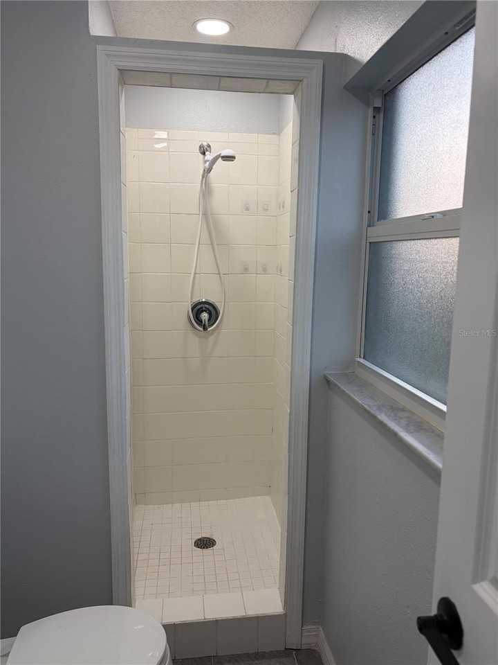 500 Montana Ave - Photo 7 of 19