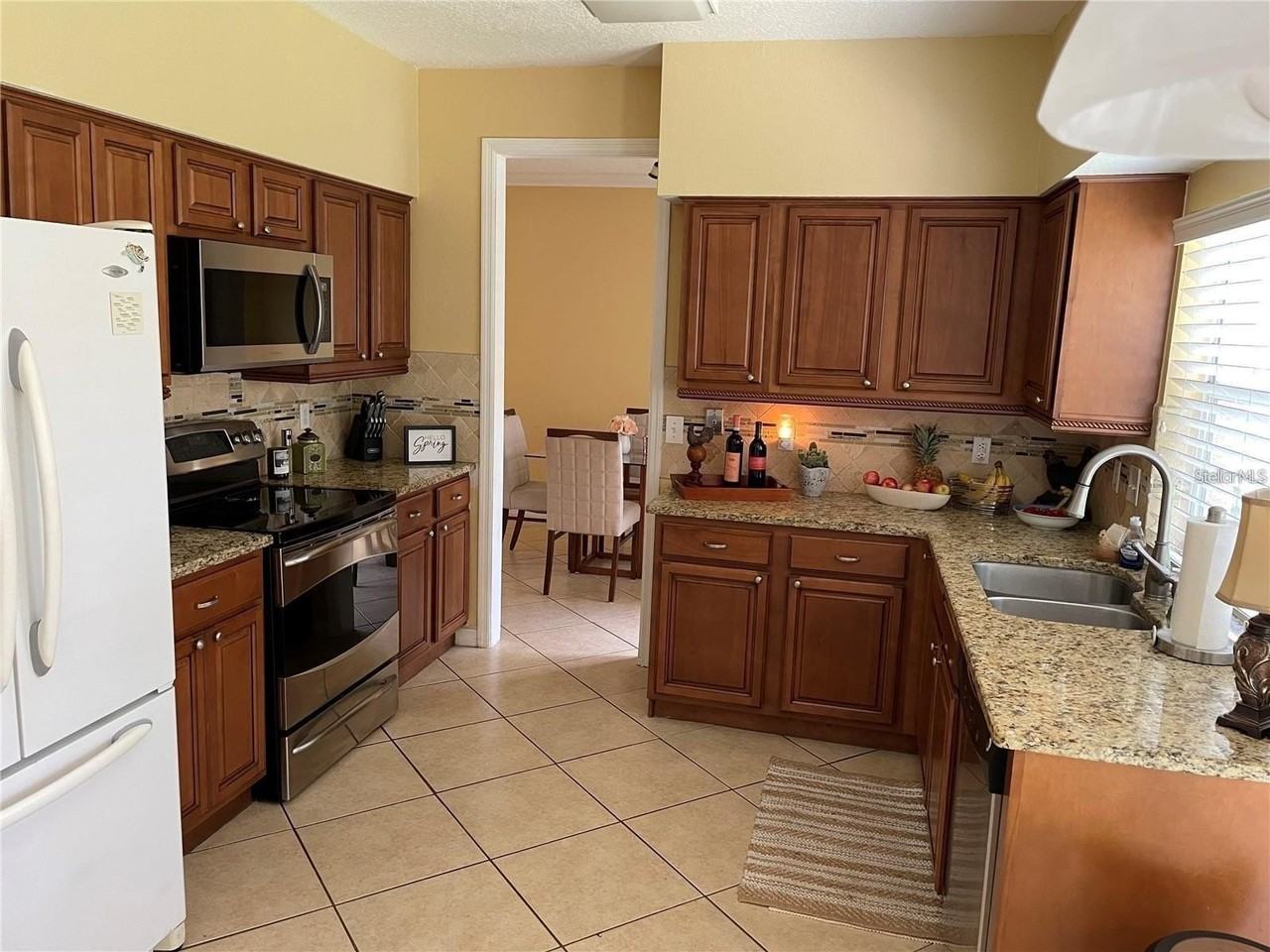 3537 Moss Pointe Pl - Photo 7 of 28