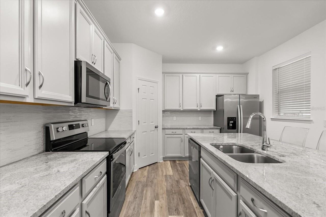 2433 Firstlight Way - Photo 5 of 33