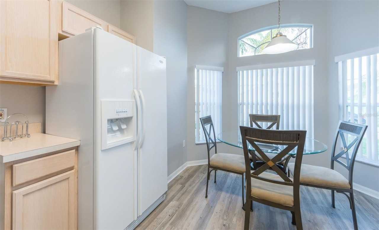 211 Aylesbury Ln - Photo 3 of 17