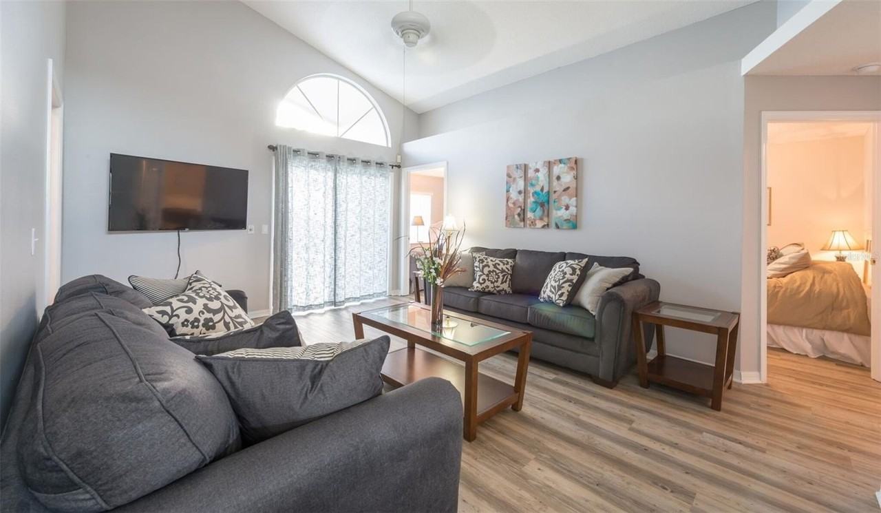 211 Aylesbury Ln - Photo 6 of 17