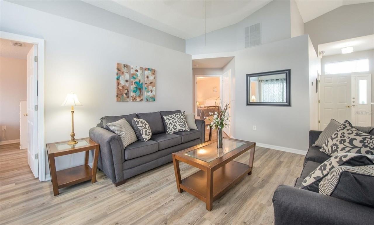 211 Aylesbury Ln - Photo 7 of 17