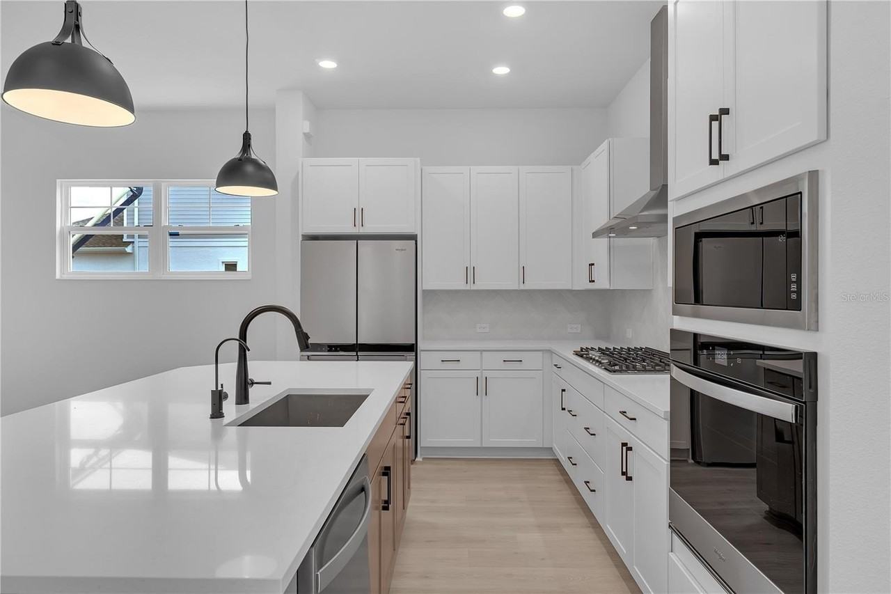 7267 Kodiak Ln - Photo 4 of 50