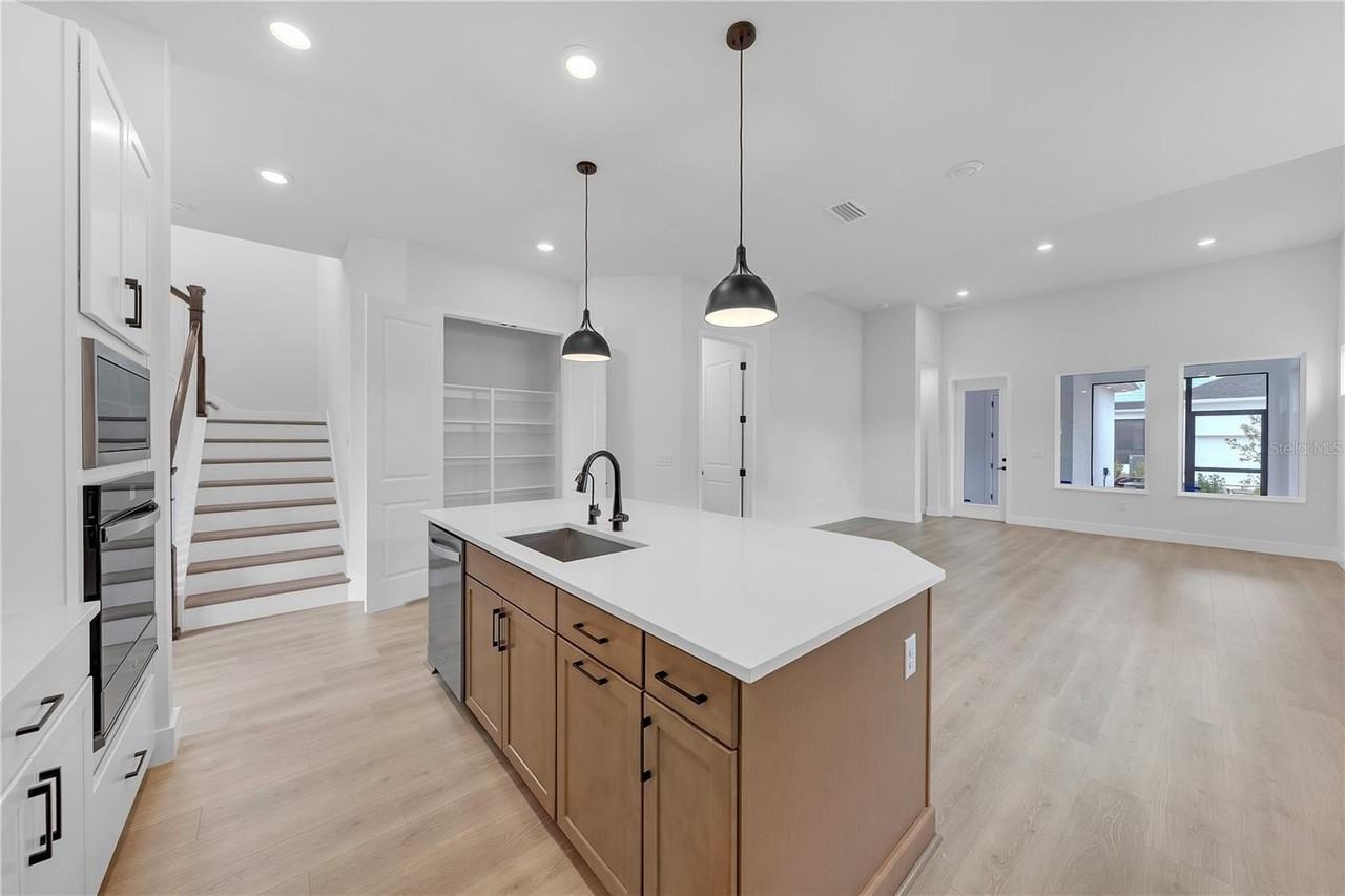 7267 Kodiak Ln - Photo 5 of 50