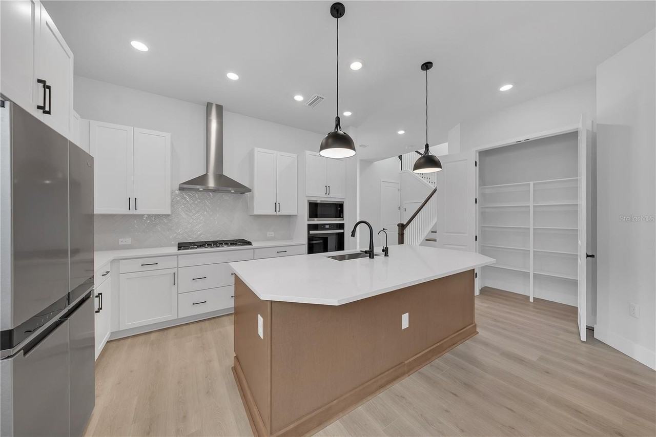7267 Kodiak Ln - Photo 6 of 50