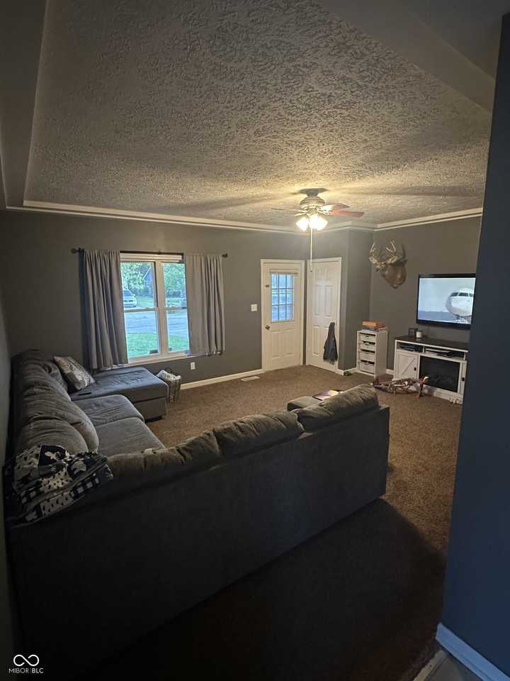 928 Golden Ct - Photo 4 of 6