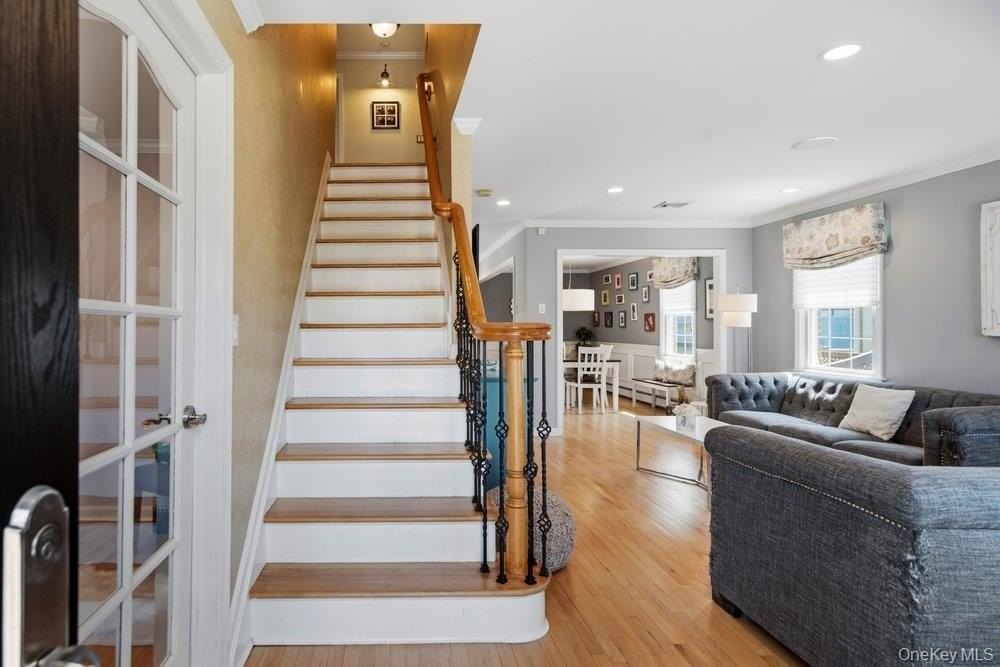 296 Euston Rd S - Photo 4 of 29