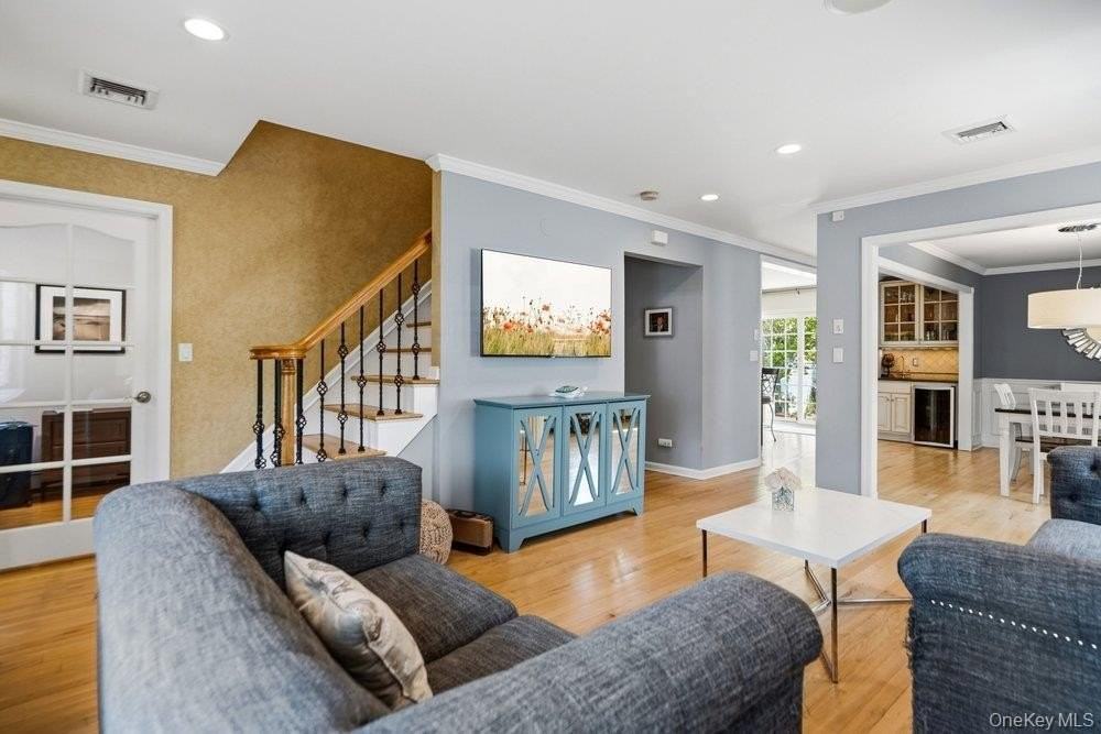 296 Euston Rd S - Photo 7 of 29