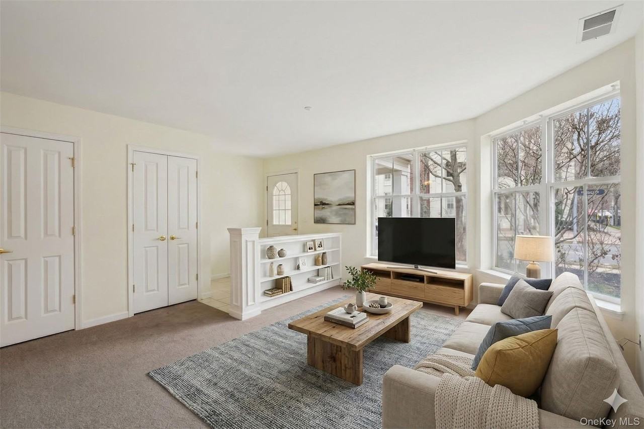 2 Leeward Dr - Photo 3 of 40