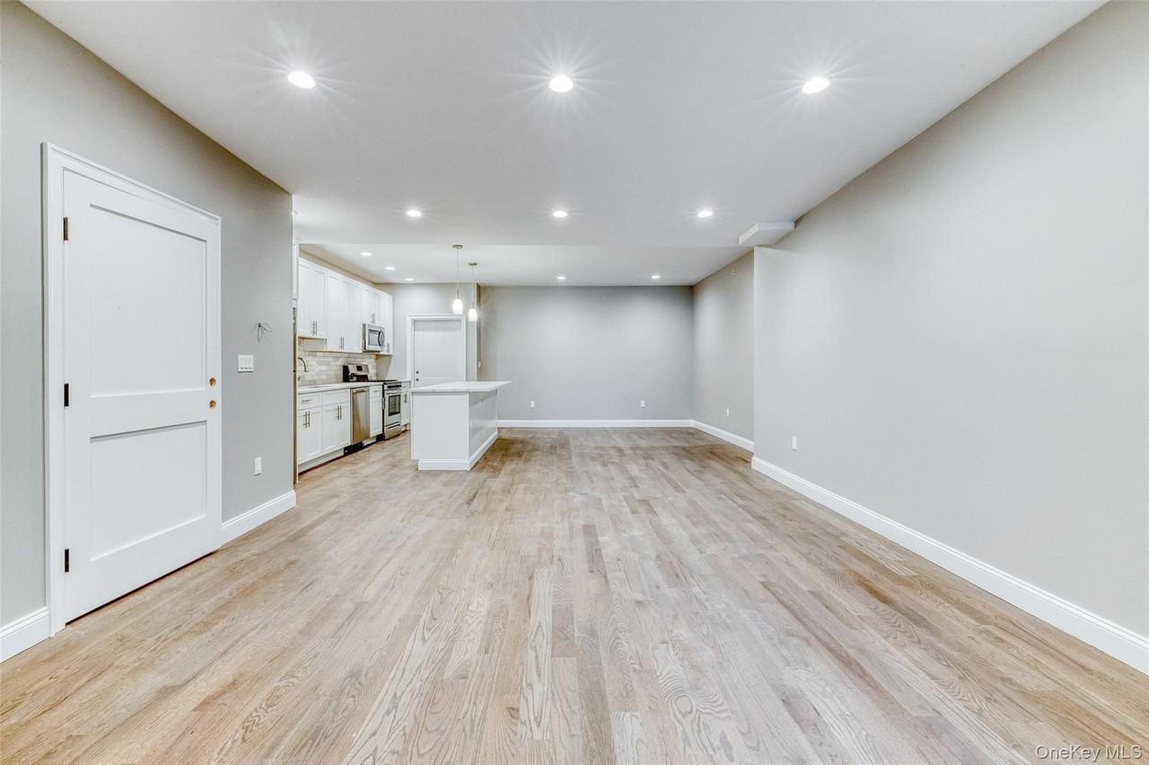 78 Roslyn Rd #201 - Photo 5 of 7