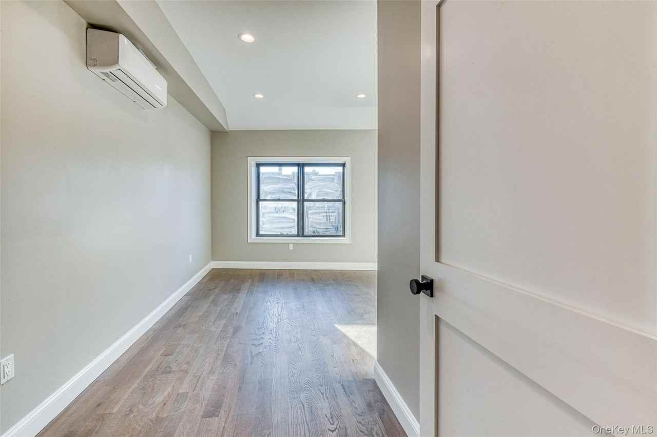 78 Roslyn Rd #201 - Photo 7 of 7