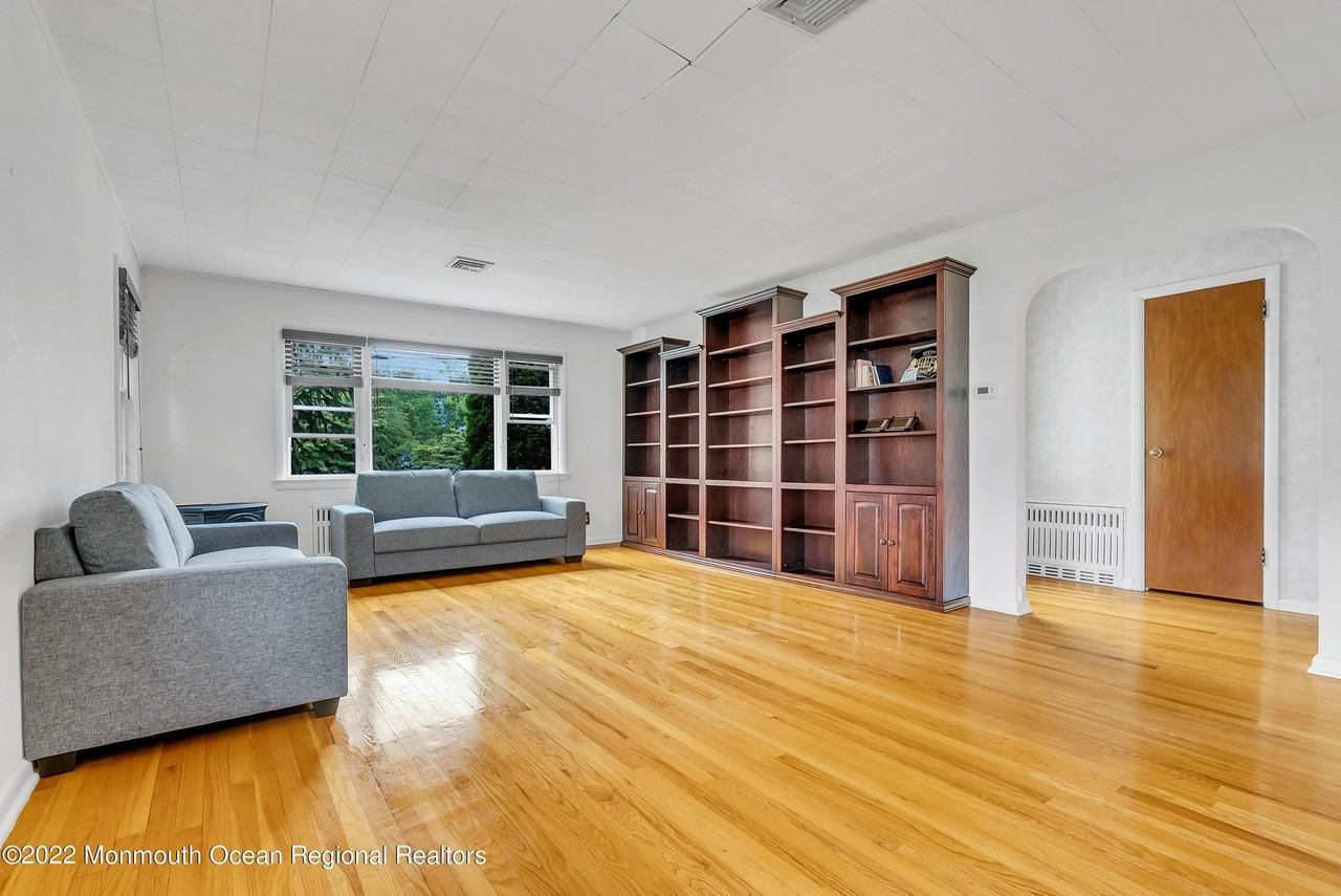 11 Elm Ave - Photo 3 of 23