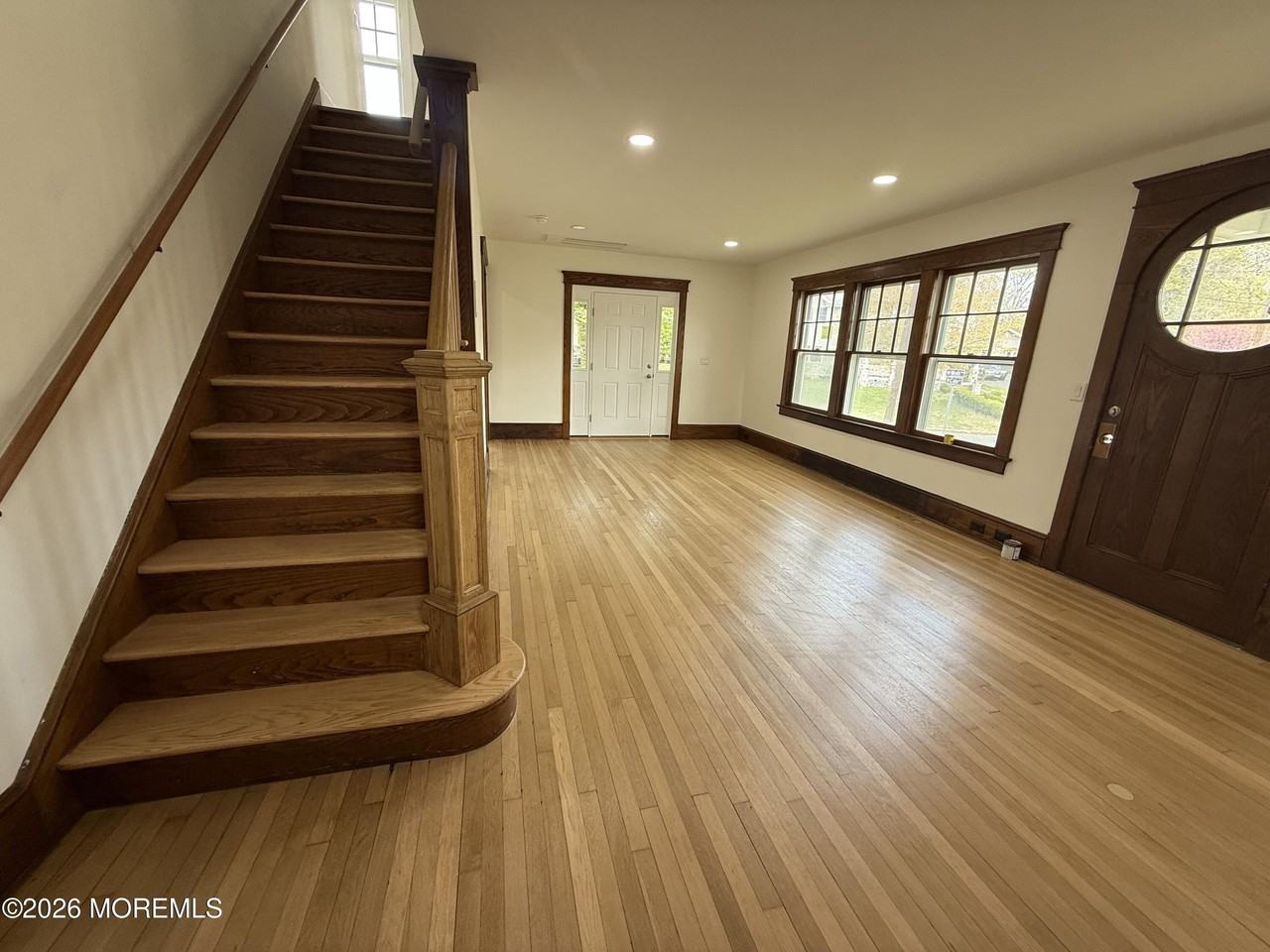 342 Wells Ave - Photo 5 of 9