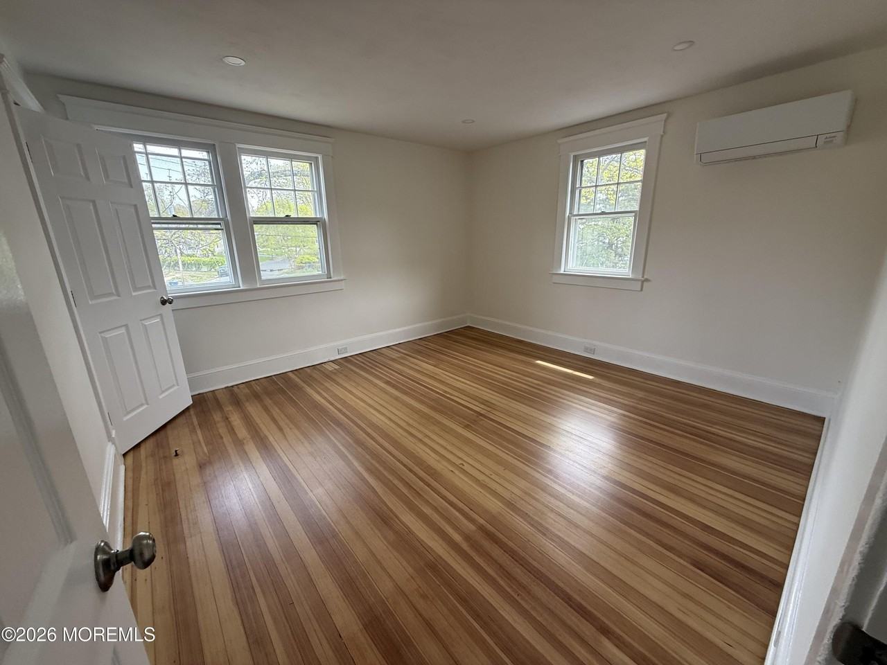 342 Wells Ave - Photo 7 of 9