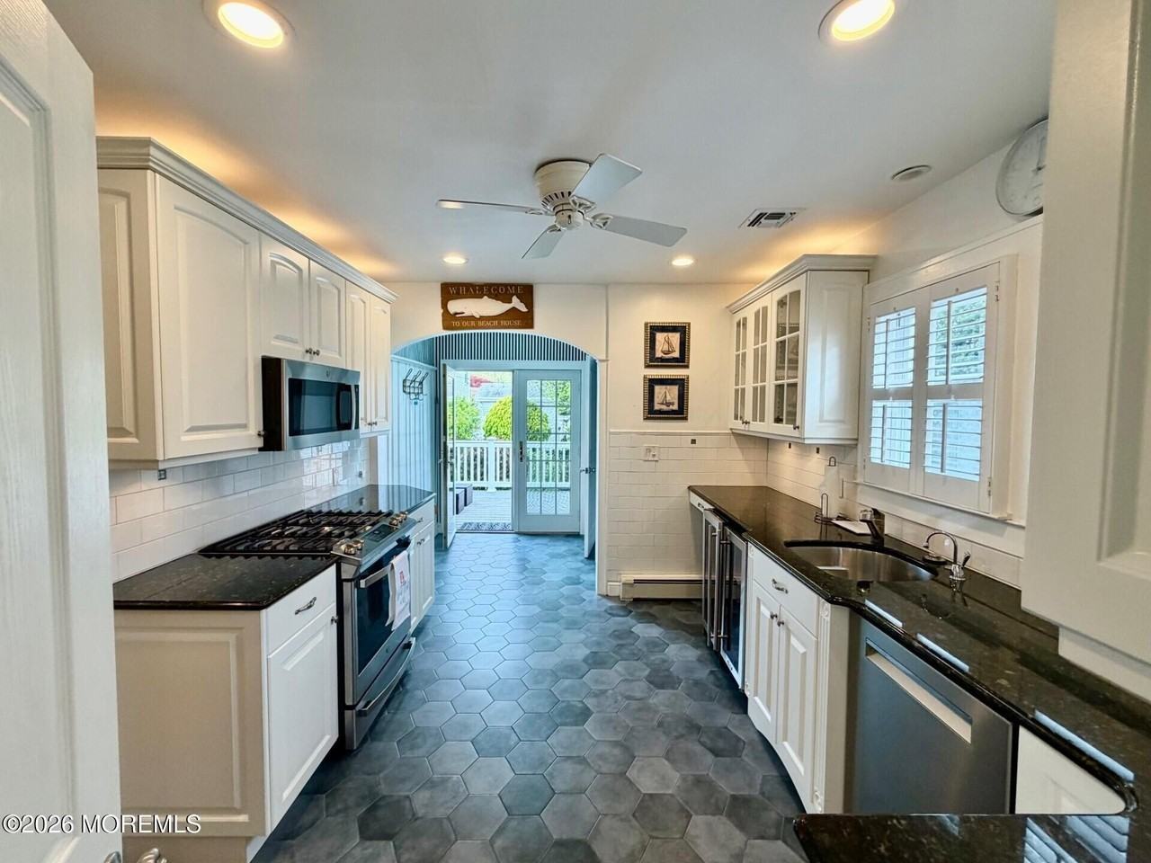 604 Evergreen Ave - Photo 4 of 18