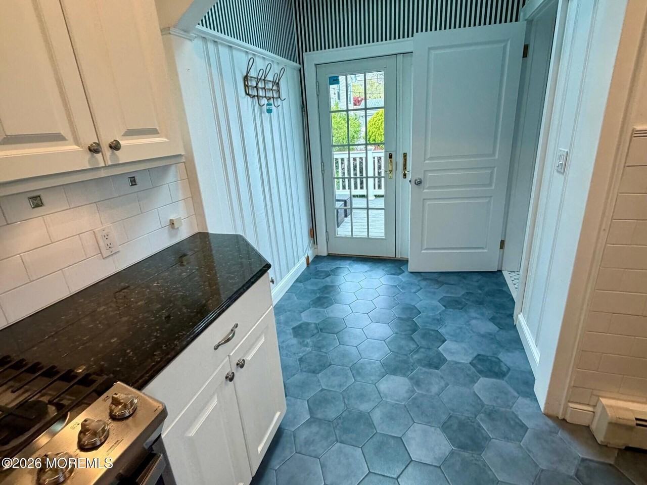 604 Evergreen Ave - Photo 6 of 18