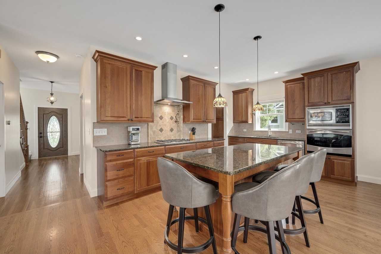 430 S Highland Ave - Photo 4 of 29
