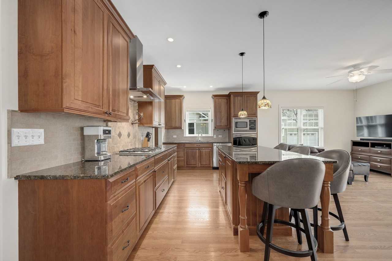 430 S Highland Ave - Photo 5 of 29