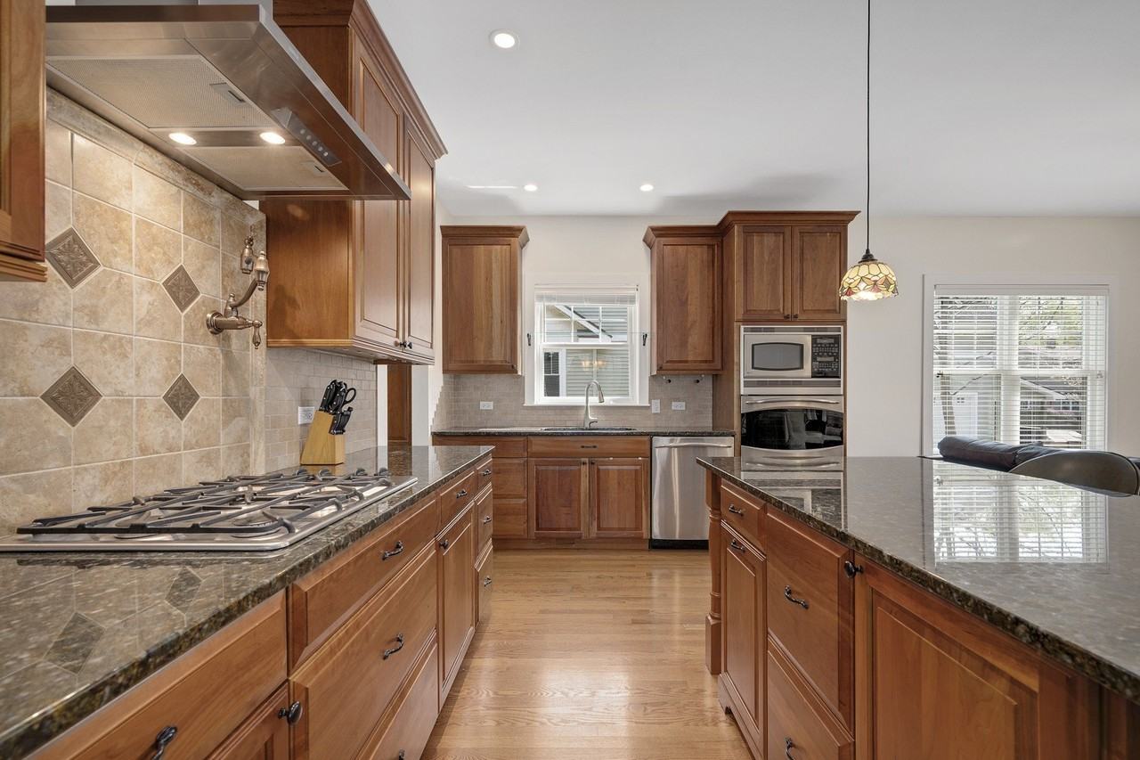 430 S Highland Ave - Photo 6 of 29