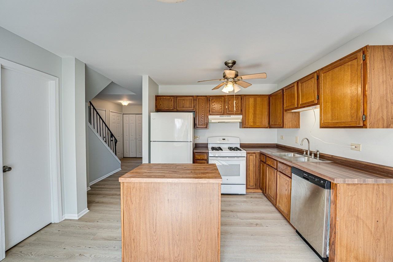 1111 Brunswick Ln - Photo 5 of 17