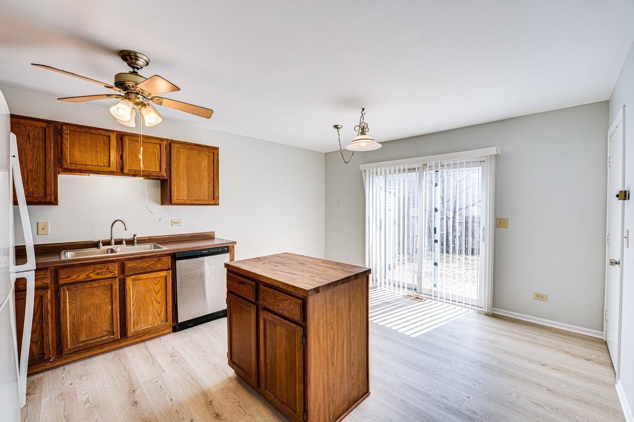 1111 Brunswick Ln - Photo 6 of 17