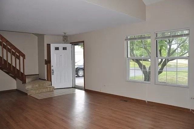 101 S Oakhurst Dr - Photo 2 of 8