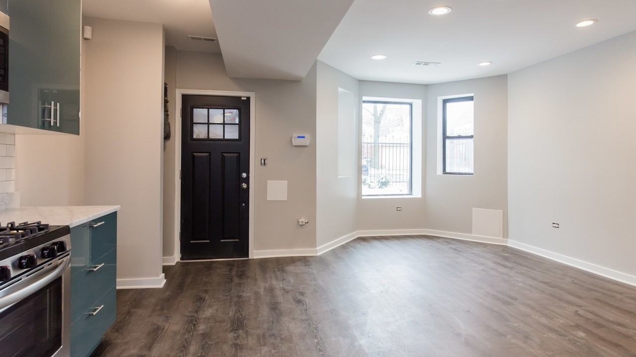 2852 N Albany Ave #1 - Photo 4 of 15