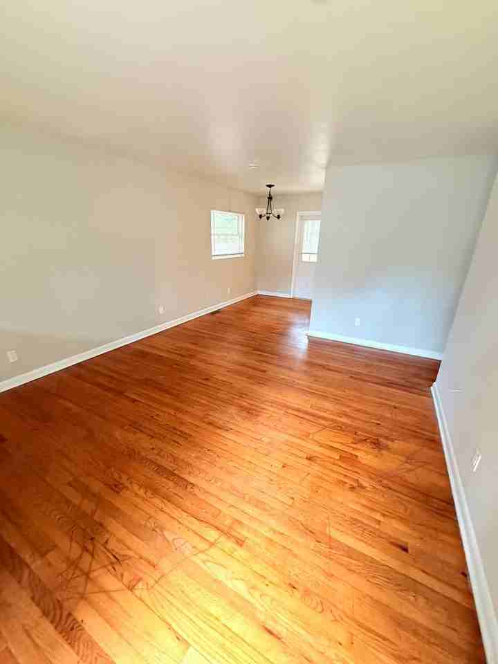 1606 Airport Dr - Photo 2 of 14