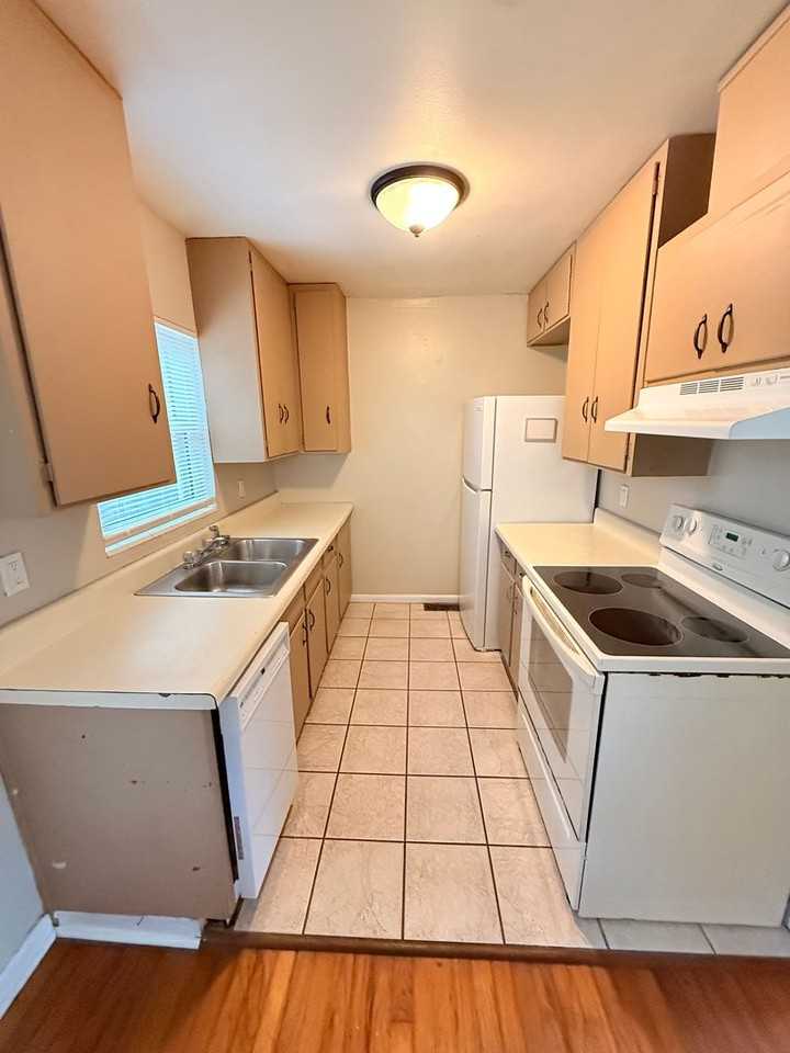 1606 Airport Dr - Photo 4 of 14