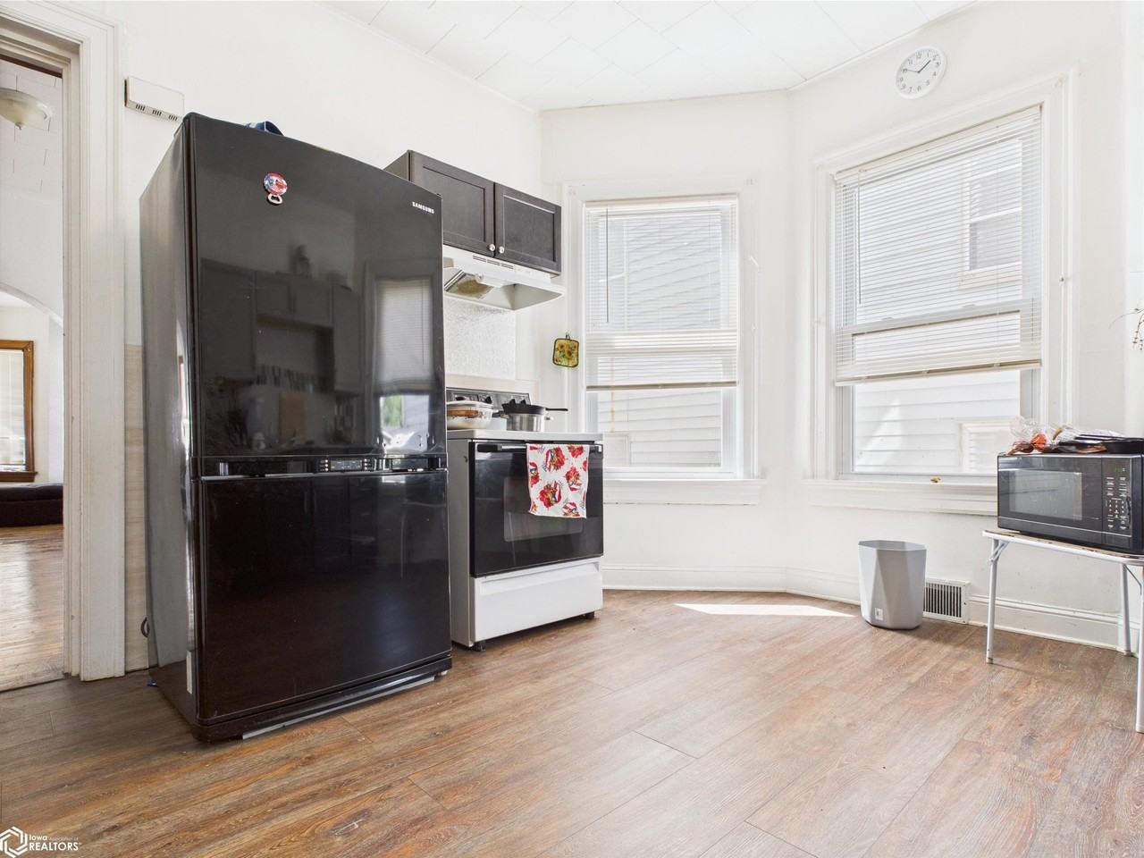 717 Franklin St - Photo 3 of 8
