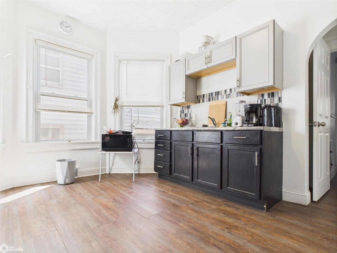 717 Franklin St - Photo 4 of 8