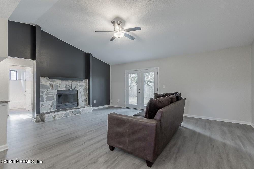 8755 Huntington Woods Cir N - Photo 3 of 36