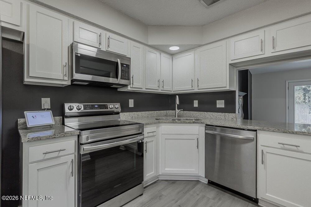 8755 Huntington Woods Cir N - Photo 5 of 36