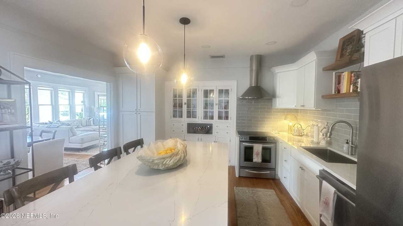 1332 Belvedere Ave - Photo 4 of 20