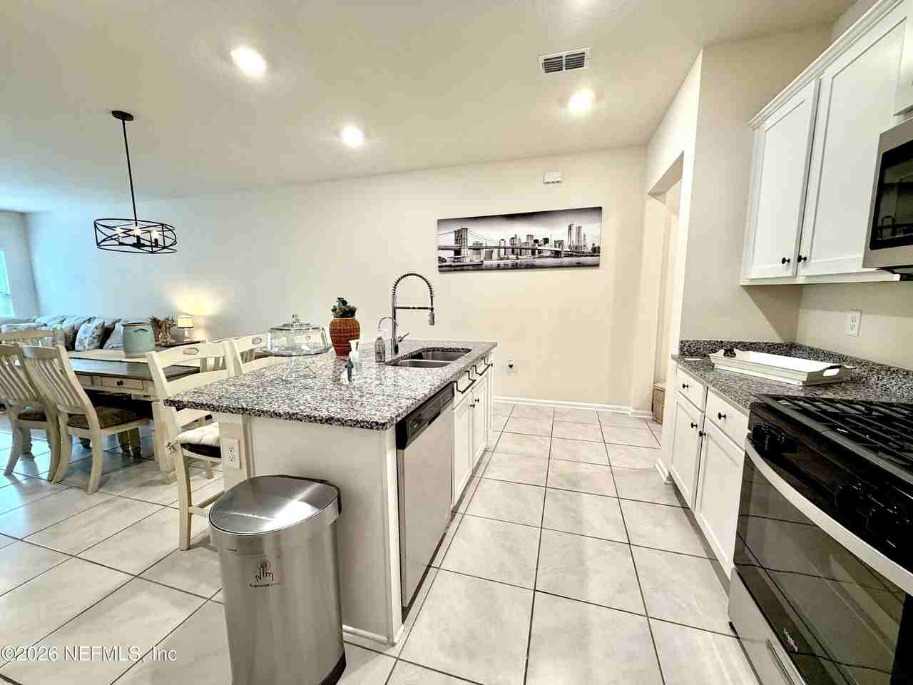 601 Coastline Way - Photo 7 of 35
