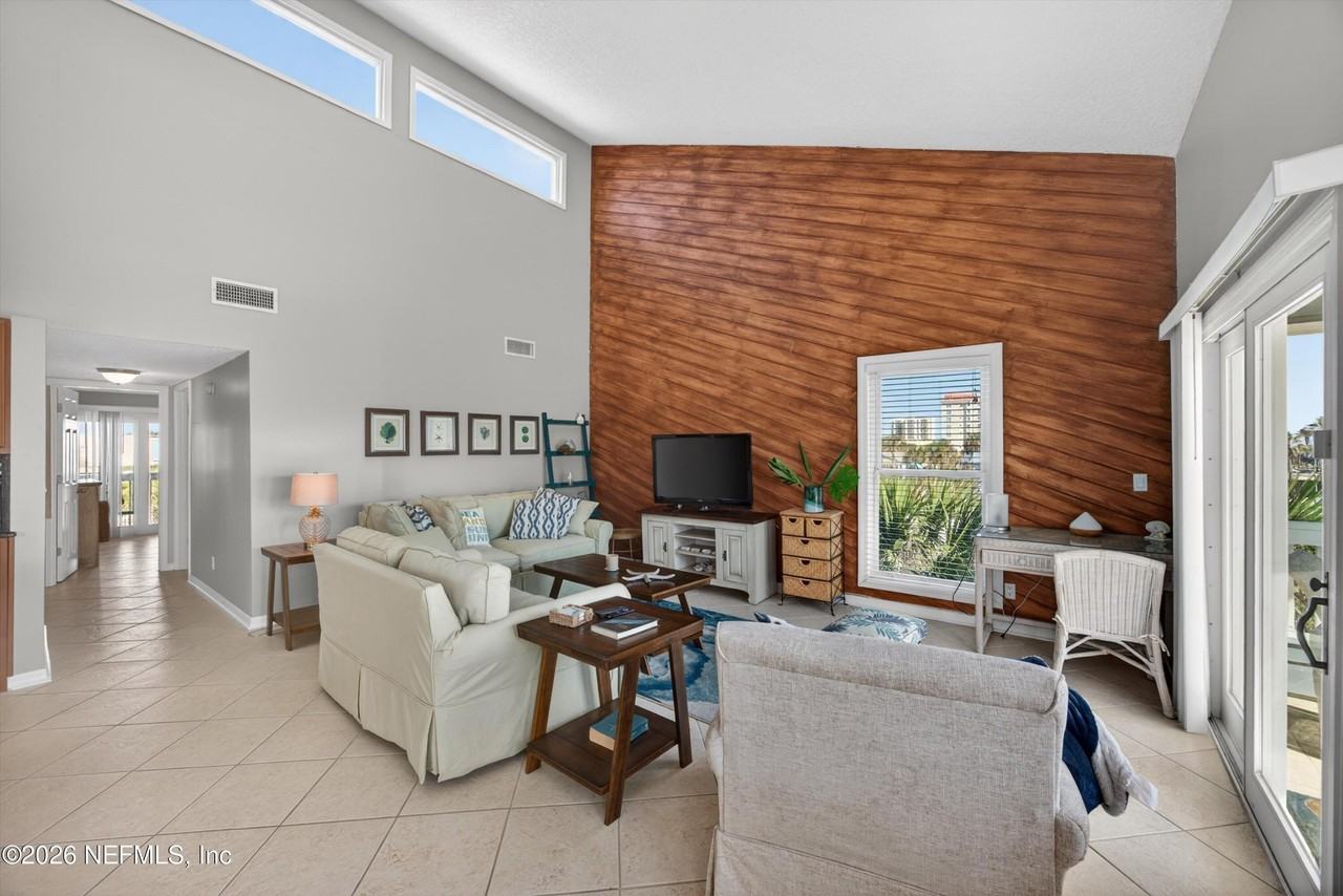 724 1st St S #1-2 - Photo 4 of 50