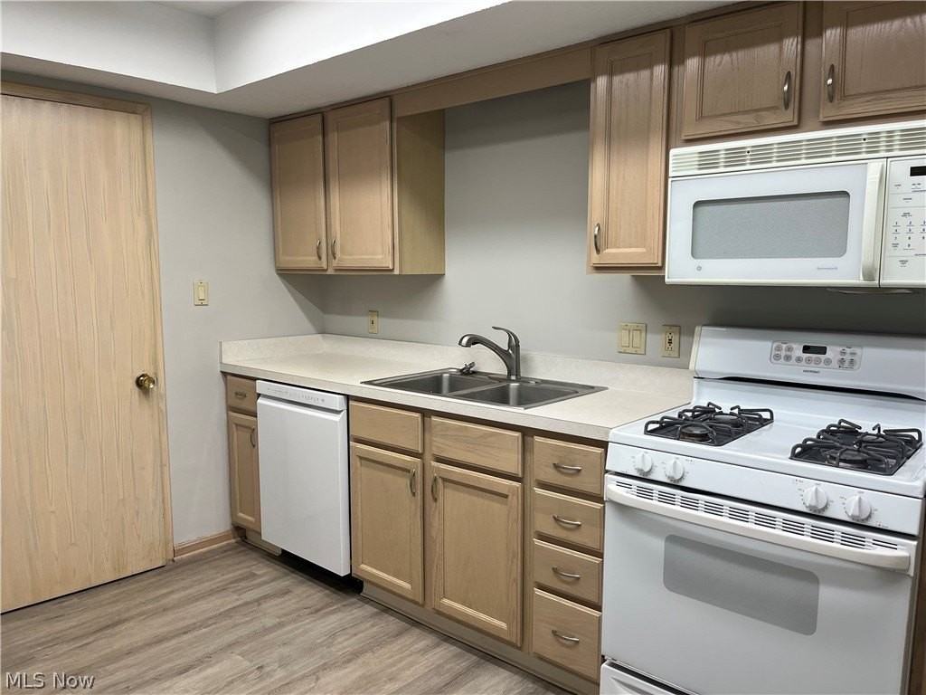 26747 Sprague Rd - Photo 2 of 10