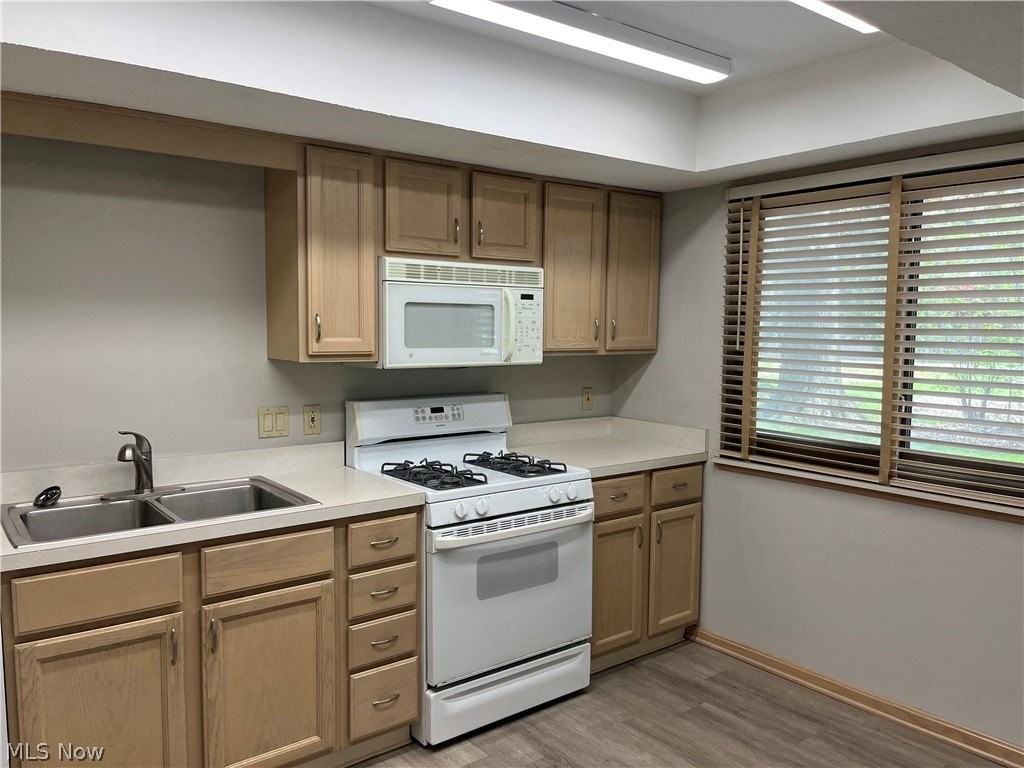 26747 Sprague Rd - Photo 3 of 10