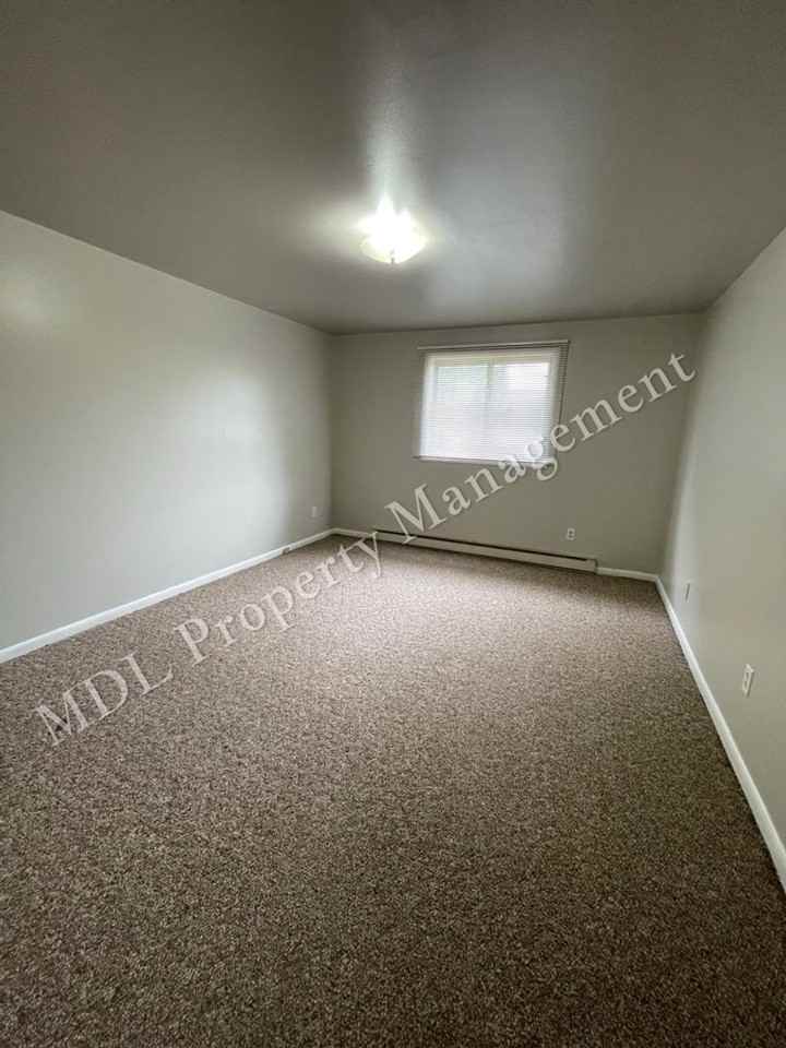 121 N Woodbridge - Photo 4 of 17
