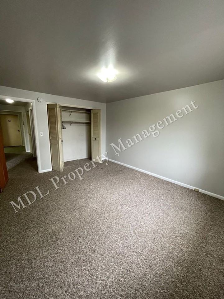 121 N Woodbridge - Photo 5 of 17