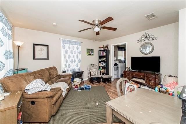 204 W Clark St - Photo 2 of 11