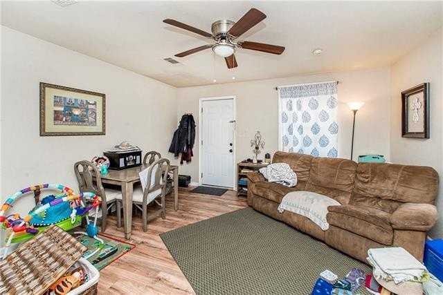 204 W Clark St - Photo 3 of 11