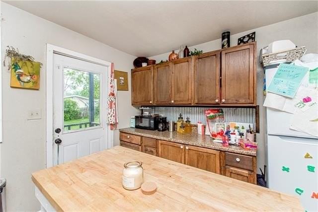 204 W Clark St - Photo 6 of 11