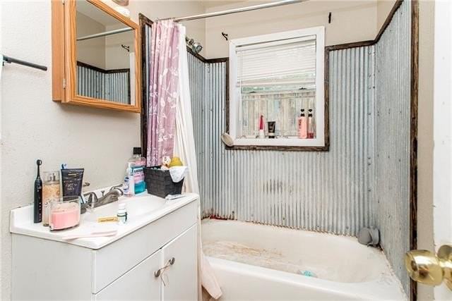 204 W Clark St - Photo 7 of 11