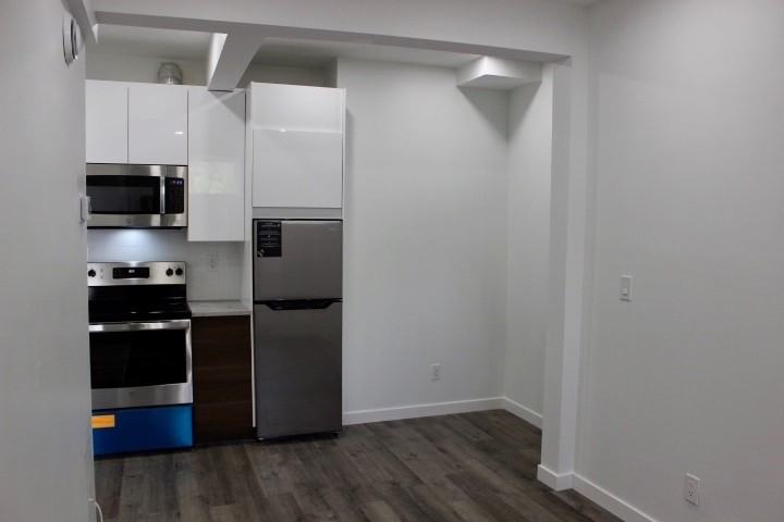 590 Main Street East #1 - Photo 7 of 17
