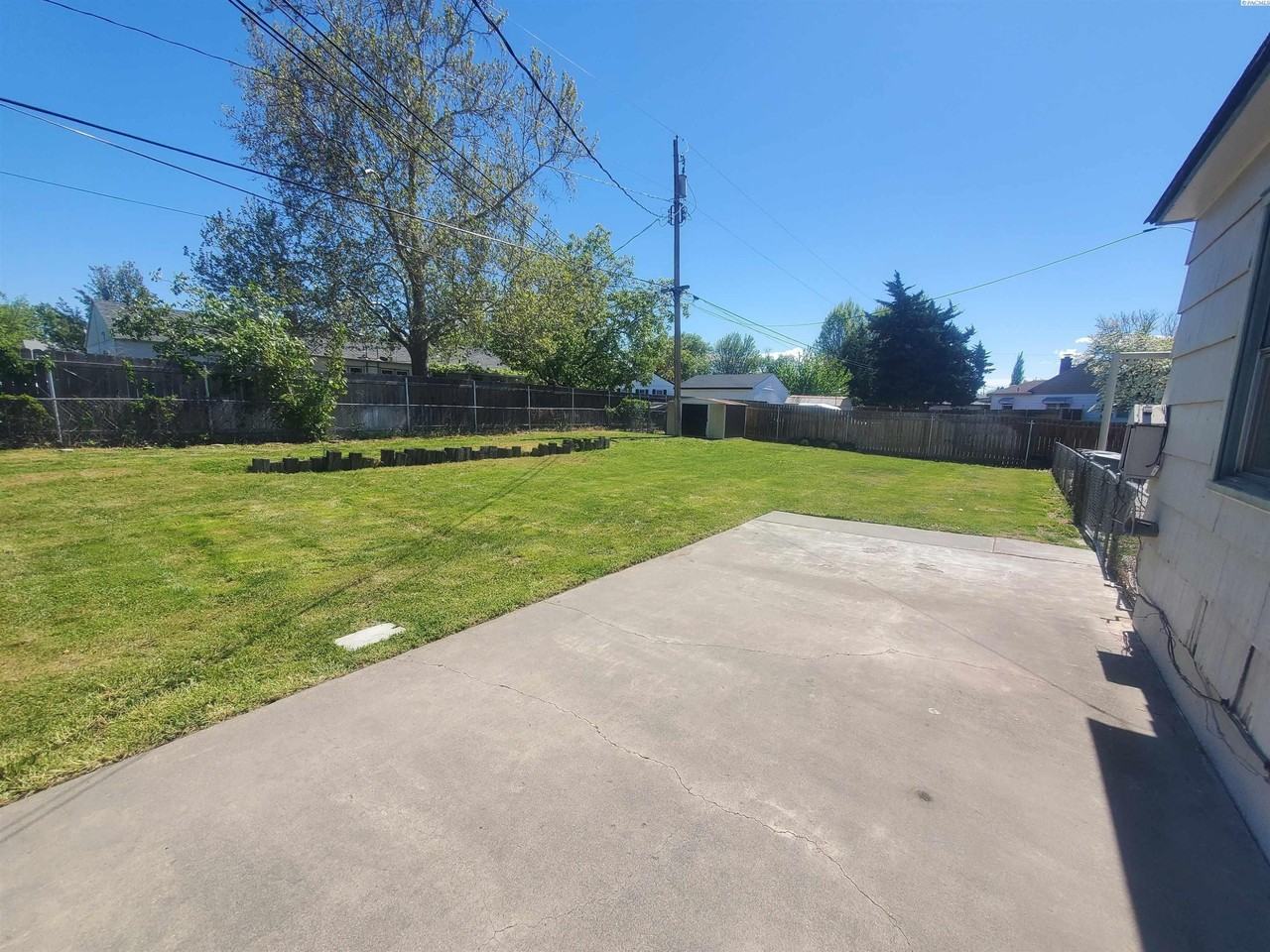 326 Douglass Ave - Photo 3 of 19