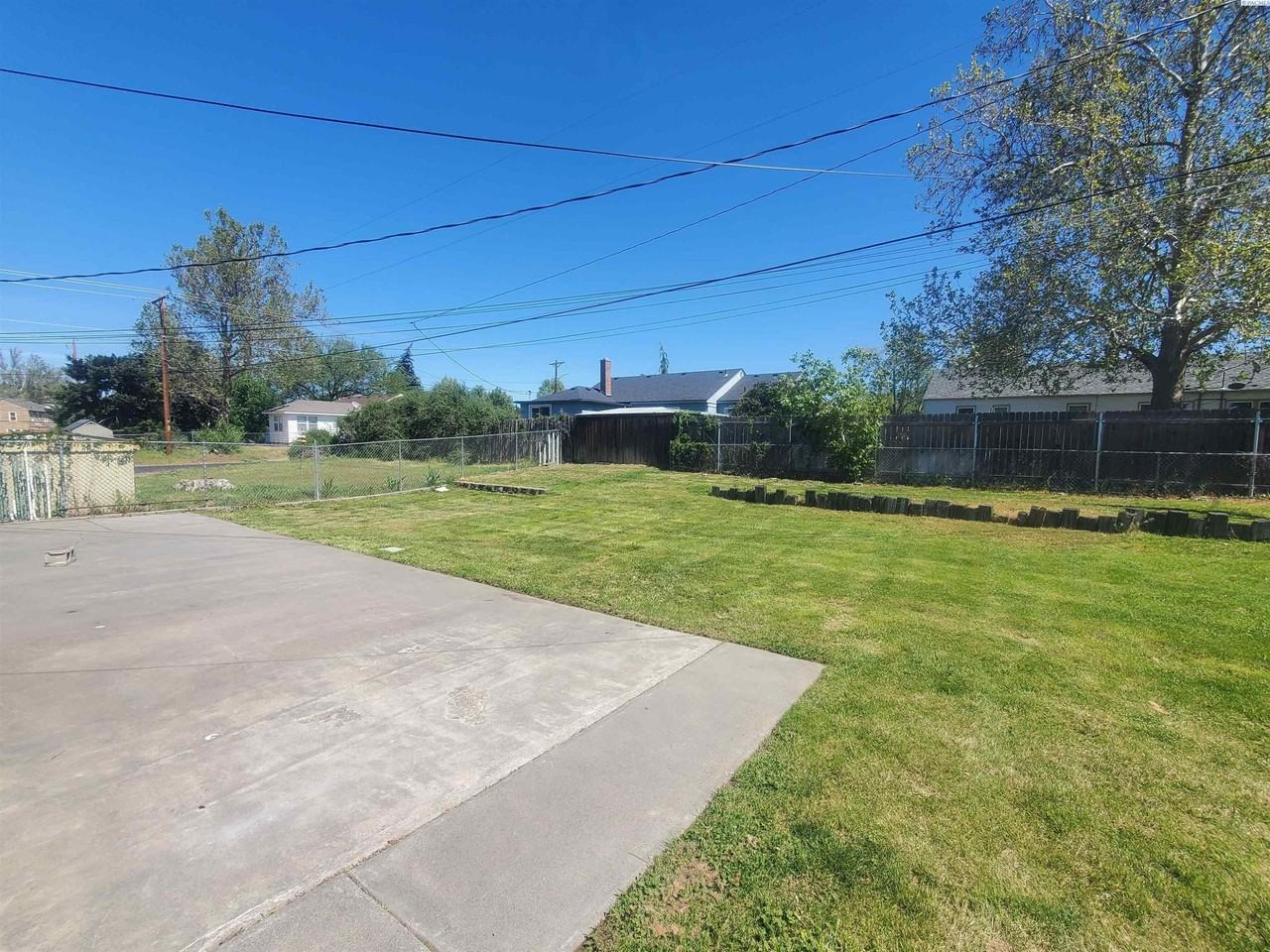 326 Douglass Ave - Photo 4 of 19