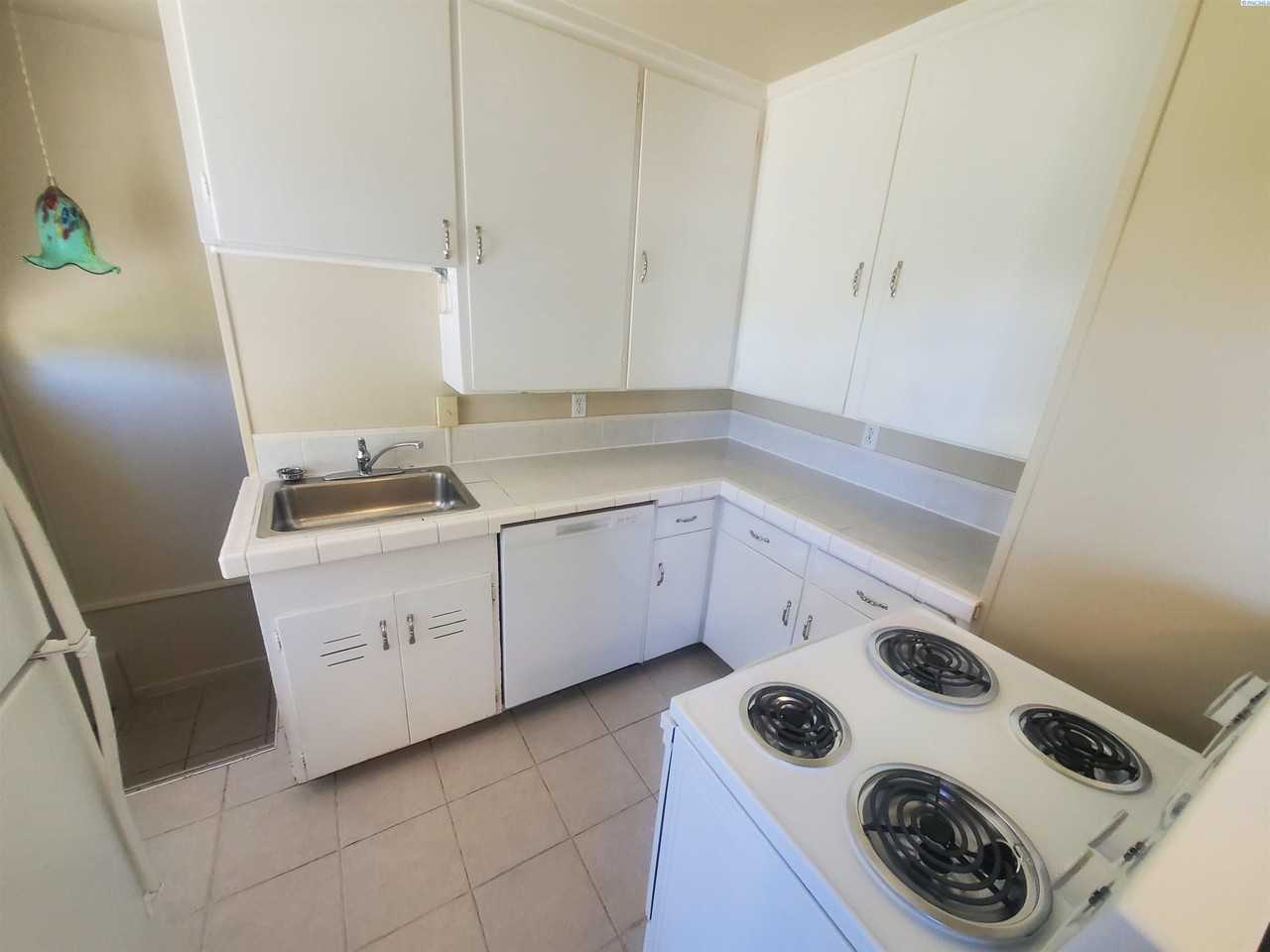 326 Douglass Ave - Photo 7 of 19