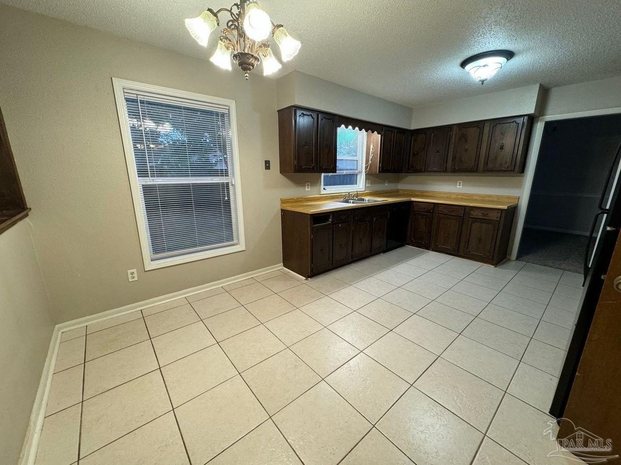 1017 Great Oaks Dr - Photo 4 of 23