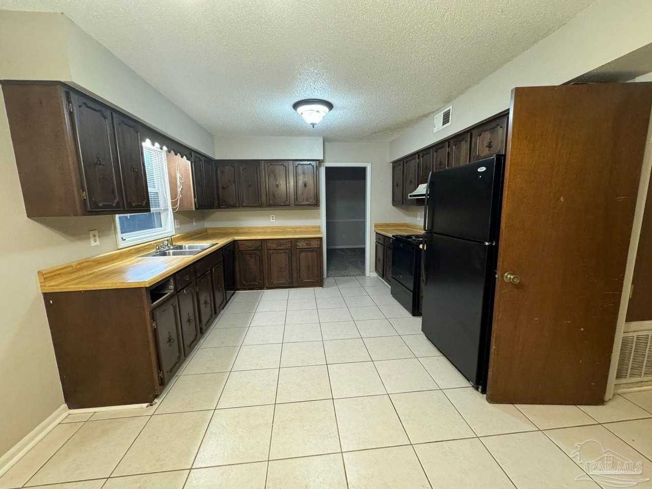 1017 Great Oaks Dr - Photo 5 of 23